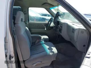 ✅ 1997 Chevrolet Blazer LS • VIN: 1GNDT13W3V2249863 • Lot: 41987154. Wystawiony na IAAI z przebiegiem 249 961 mil. Bezpłatny archiwum sprzedaży aukcyjnych z USA i szczegółowy raport historii pojazdu na DreamBid. Zdjęcie 5.