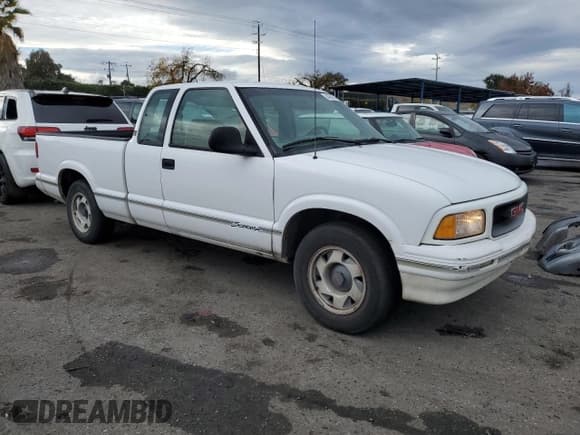 ✅ 1997 GMC Sonoma SLS • VIN: 1GTCS19X2V8516379 • Lot: 84080794. Wystawiony na Copart z przebiegiem 257 607 mil. Bezpłatny archiwum sprzedaży aukcyjnych z USA i szczegółowy raport historii pojazdu na DreamBid. Zdjęcie 4.