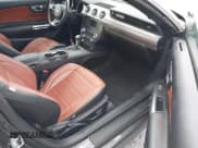 ✅ 2019 Ford Mustang GT • VIN: 1FA6P8CF7K5160974 • Lot: 43557577. Wystawiony na IAAI z przebiegiem 64 432 mil. Bezpłatny archiwum sprzedaży aukcyjnych z USA i szczegółowy raport historii pojazdu na DreamBid. Zdjęcie 5.