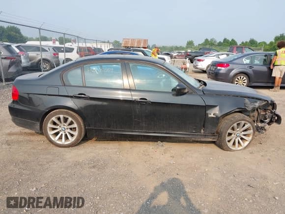✅ 2011 BMW 3 Series 328i xDrive • VIN: WBAPK5G50BNN29023 • Lot: 42905059. Wystawiony na IAAI z przebiegiem 147 892 mil. Bezpłatny archiwum sprzedaży aukcyjnych z USA i szczegółowy raport historii pojazdu na DreamBid. Zdjęcie 14.