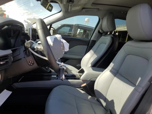 ✅ 2022 Lincoln Corsair Reserve • VIN: 5LMCJ2C9XNUL27501 • Lot: 55118983. Wystawiony na Copart z przebiegiem 3 342 mil. Bezpłatny archiwum sprzedaży aukcyjnych z USA i szczegółowy raport historii pojazdu na DreamBid. Zdjęcie 7.