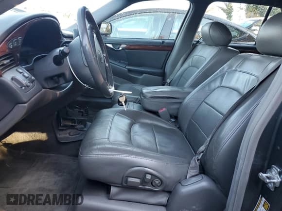 ✅ 2004 Cadillac DeVille • VIN: 1G6KD54Y44U200245 • Lot: 86682305. Wystawiony na Copart z przebiegiem 121 348 mil. Bezpłatny archiwum sprzedaży aukcyjnych z USA i szczegółowy raport historii pojazdu na DreamBid. Zdjęcie 7.