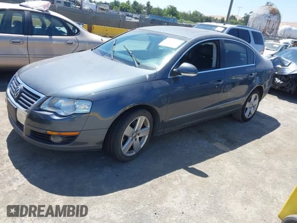 ✅ 2009 Volkswagen Passat Komfort • VIN: WVWJK73C79P058026 • Lot: 42560279. Listed on IAAI with 147,344 mi. Free auction sales archive from the USA and detailed vehicle history report at DreamBid. Image 2.