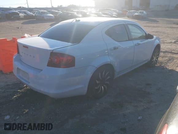 ✅ 2013 Dodge Avenger SE • VIN: 1C3CDZAB7DN637518 • Лот: 41288080. Опубликован ранее на IAAI с пробегом 288 387 миль. Бесплатный доступ к архиву аукционных продаж из США и подробный отчёт об истории автомобиля на DreamBid. Изображение 4.