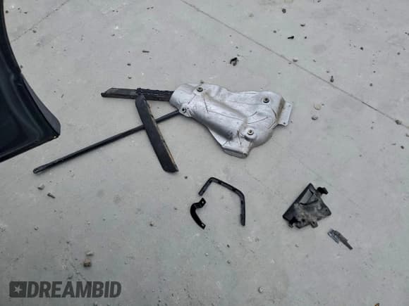 ✅ 2018 Chevrolet Equinox LT • VIN: 2GNAXJEV3J6211770 • Lot: 95193865. Listed on Copart with 115,201 mi. Free auction sales archive from the USA and detailed vehicle history report at DreamBid. Image 12.