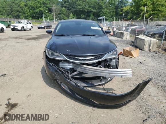 ✅ 2015 Chrysler 200 Limited • VIN: 1C3CCCABXFN529722 • Lot: 87359895. Wystawiony na Copart z przebiegiem 141 853 mil. Bezpłatny archiwum sprzedaży aukcyjnych z USA i szczegółowy raport historii pojazdu na DreamBid. Zdjęcie 5.