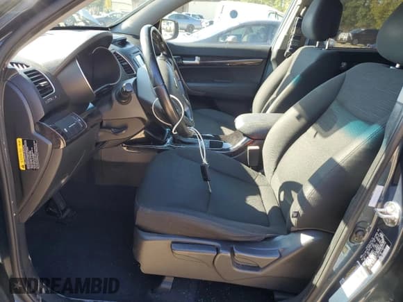 ✅ 2014 Kia Sorento LX • VIN: 5XYKT3A63EG468956 • Lot: 82513065. Listed on Copart with 175,842 mi. Free auction sales archive from the USA and detailed vehicle history report at DreamBid. Image 7.