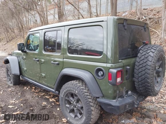 ✅ 2021 Jeep Wrangler Unlimited Willys • VIN: 1C4HJXDNXMW579595 • Lot: 41930989. Wystawiony na IAAI z przebiegiem 32 148 mil. Bezpłatny archiwum sprzedaży aukcyjnych z USA i szczegółowy raport historii pojazdu na DreamBid. Zdjęcie 3.