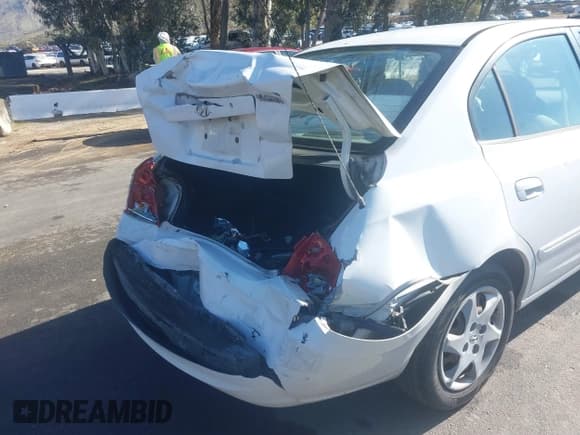 ✅ 2005 Hyundai Elantra GLS • VIN: KMHDN46D75U170484 • Lot: 41750031. Wystawiony na IAAI z przebiegiem 149 916 mil. Bezpłatny archiwum sprzedaży aukcyjnych z USA i szczegółowy raport historii pojazdu na DreamBid. Zdjęcie 12.