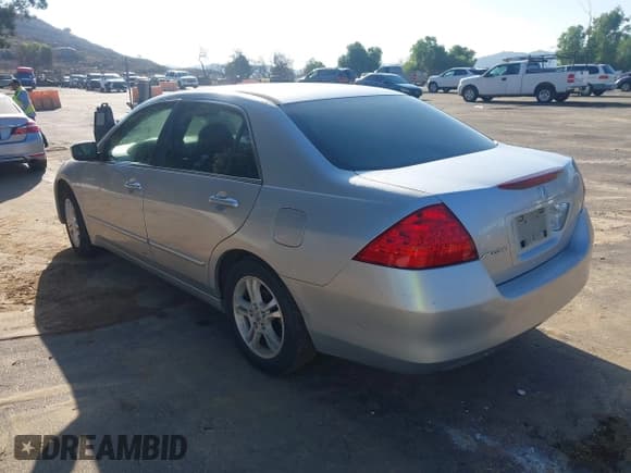 ✅ 2006 Honda Accord LX SE • VIN: 1HGCM56346A184816 • Lot: 43740407. Wystawiony na IAAI z przebiegiem 244 231 mil. Bezpłatny archiwum sprzedaży aukcyjnych z USA i szczegółowy raport historii pojazdu na DreamBid. Zdjęcie 3.