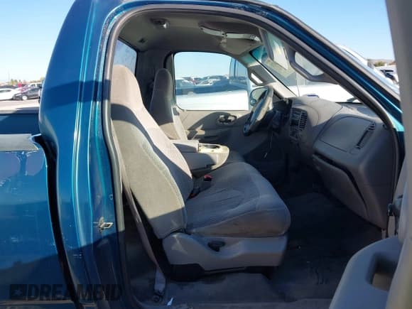 ✅ 2000 Ford F-150 XL • VIN: 3FTZF1729YMA82483 • Lot: 43640471. Wystawiony na IAAI z przebiegiem 199 384 mil. Bezpłatny archiwum sprzedaży aukcyjnych z USA i szczegółowy raport historii pojazdu na DreamBid. Zdjęcie 5.