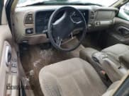 ✅ 1997 Chevrolet Silverado 1500 • VIN: 1GCEC19M5VE234668 • Lot: 87549755. Wystawiony na Copart z przebiegiem 241 680 mil. Bezpłatny archiwum sprzedaży aukcyjnych z USA i szczegółowy raport historii pojazdu na DreamBid. Zdjęcie 8.