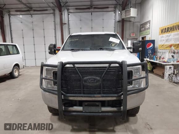 ✅ 2018 Ford F-250 XL • VIN: 1FT7W2B66JEB65713 • Lot: 43354288. Wystawiony na IAAI z przebiegiem 252 561 mil. Bezpłatny archiwum sprzedaży aukcyjnych z USA i szczegółowy raport historii pojazdu na DreamBid. Zdjęcie 12.