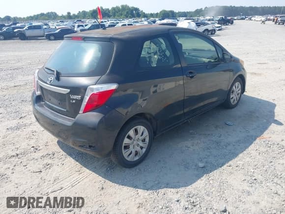 ✅ 2012 Toyota Yaris L • VIN: JTDJTUD39CD540774 • Лот: 42579874. Опубликован ранее на IAAI с пробегом 162 403 миль. Бесплатный доступ к архиву аукционных продаж из США и подробный отчёт об истории автомобиля на DreamBid. Изображение 4.