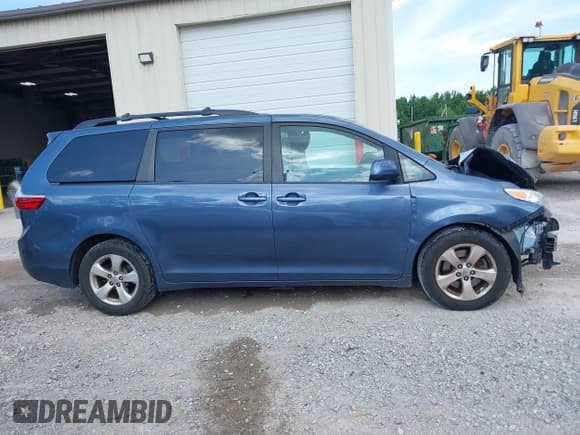 ✅ 2015 Toyota Sienna LE AAS • VIN: 5TDKK3DCXFS624984 • Lot: 42560632. Listed on IAAI with 169,034 mi. Free auction sales archive from the USA and detailed vehicle history report at DreamBid. Image 14.