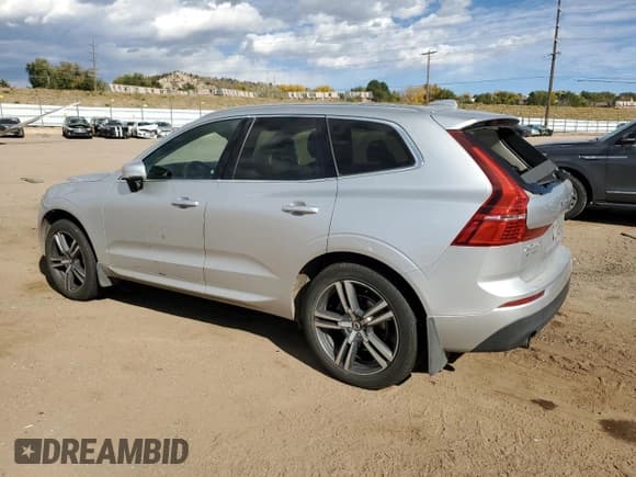 ✅ 2018 Volvo XC60 Momentum • VIN: LYV102RK3JB100845 • Lot: 90073965. Wystawiony na Copart z przebiegiem 58 828 mil. Bezpłatny archiwum sprzedaży aukcyjnych z USA i szczegółowy raport historii pojazdu na DreamBid. Zdjęcie 2.