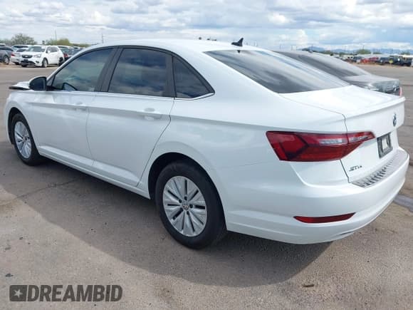 ✅ 2020 Volkswagen Jetta S • VIN: 3VWCB7BU9LM072698 • Lot: 43242362. Wystawiony na IAAI z przebiegiem 83 657 mil. Bezpłatny archiwum sprzedaży aukcyjnych z USA i szczegółowy raport historii pojazdu na DreamBid. Zdjęcie 3.
