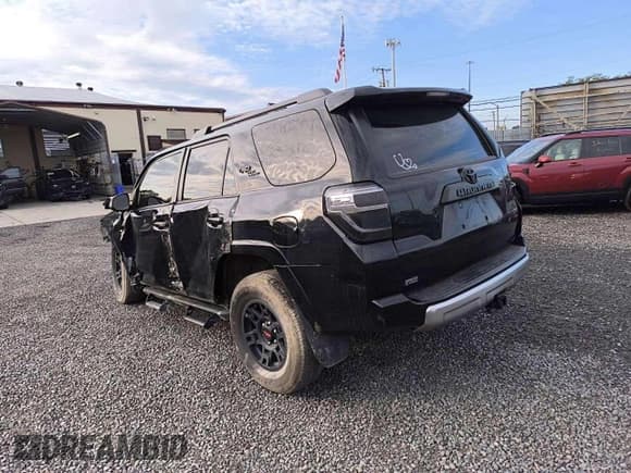 ✅ 2023 Toyota 4Runner TRD Off Road Premium • VIN: JTERU5JR6P6160165 • Lot: 70289475. Wystawiony na Copart z przebiegiem 23 302 mil. Bezpłatny archiwum sprzedaży aukcyjnych z USA i szczegółowy raport historii pojazdu na DreamBid. Zdjęcie 2.