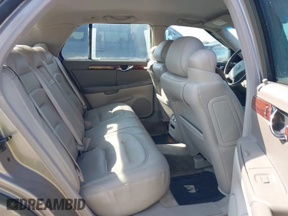 ✅ 2003 Cadillac DeVille • VIN: 1G6KD54Y43U151482 • Lot: 43140962. Wystawiony na IAAI z przebiegiem 101 641 mil. Bezpłatny archiwum sprzedaży aukcyjnych z USA i szczegółowy raport historii pojazdu na DreamBid. Zdjęcie 8.