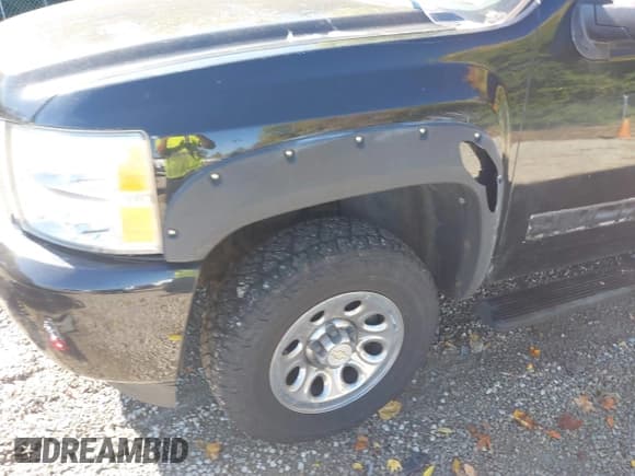 ✅ 2010 Chevrolet Silverado 1500 LT • VIN: 3GCRKSEA9AG142262 • Lot: 43486352. Wystawiony na IAAI z przebiegiem 121 721 mil. Bezpłatny archiwum sprzedaży aukcyjnych z USA i szczegółowy raport historii pojazdu na DreamBid. Zdjęcie 21.