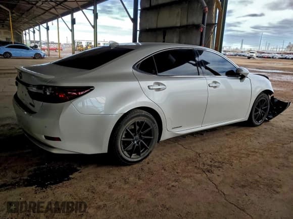 ✅ 2016 Lexus ES 300h • VIN: JTHBW1GG2G2105720 • Lot: 92766785. Listed on Copart with 109,308 mi. Free auction sales archive from the USA and detailed vehicle history report at DreamBid. Image 3.