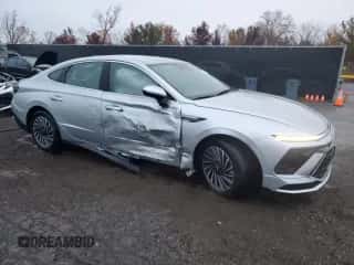 2025 Hyundai Sonata SEL with VIN KMHL34JJ0SA123146, listed as a Copart auction lot 90739255 with 19,204 mi miles and Clean title. Bid and sale history available at DreamBid. Image 4.