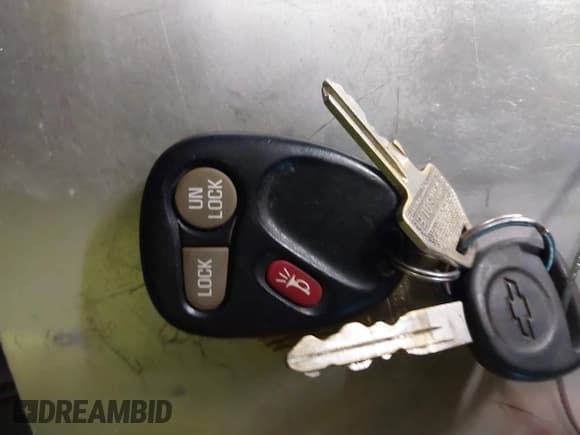 ✅ 2001 Chevrolet Silverado 2500HD LS • VIN: 1GCHK29GX1E199698 • Лот: 41595779. Опубликован ранее на IAAI с пробегом 166 998 миль. Бесплатный доступ к архиву аукционных продаж из США и подробный отчёт об истории автомобиля на DreamBid. Изображение 11.