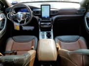 ✅ 2023 Ford Explorer King Ranch • VIN: 1FM5K7LC6PGA53247 • Lot: 81274165. Wystawiony na Copart z przebiegiem 61 321 mil. Bezpłatny archiwum sprzedaży aukcyjnych z USA i szczegółowy raport historii pojazdu na DreamBid. Zdjęcie 8.