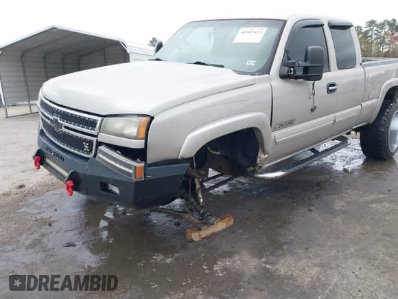 ✅ 2006 Chevrolet Silverado 2500HD LT2 • VIN: 1GCHK29U56E120712 • Lot: 41945423. Wystawiony na IAAI z przebiegiem 277 045 mil. Bezpłatny archiwum sprzedaży aukcyjnych z USA i szczegółowy raport historii pojazdu na DreamBid. Zdjęcie 6.