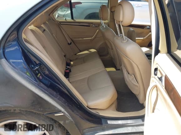 ✅ 2002 Mercedes-Benz C 230/260/280/320 • VIN: WDBRF61J22F160864 • Lot: 42626253. Wystawiony na IAAI z przebiegiem 197 552 mil. Bezpłatny archiwum sprzedaży aukcyjnych z USA i szczegółowy raport historii pojazdu na DreamBid. Zdjęcie 8.