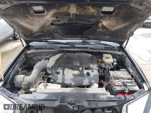 ✅ 2004 Toyota 4Runner SR5 • VIN: JTEZU14R748018220 • Lot: 41257014. Listed on IAAI with 280,716 mi. Free auction sales archive from the USA and detailed vehicle history report at DreamBid. Image 10.