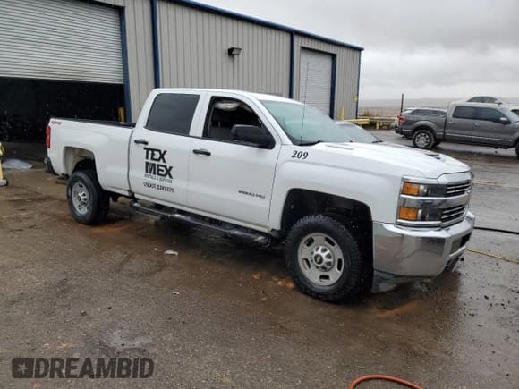 ✅ 2017 Chevrolet Silverado 2500HD Work Truck • VIN: 1GC1KUEY1HF194308 • Lot: 79211534. Wystawiony na Copart z przebiegiem 140 184 mil. Bezpłatny archiwum sprzedaży aukcyjnych z USA i szczegółowy raport historii pojazdu na DreamBid. Zdjęcie 4.