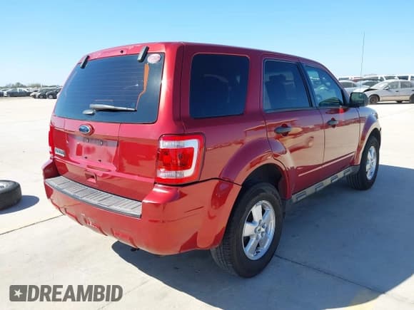 ✅ 2012 Ford Escape XLS • VIN: 1FMCU0C75CKB03350 • Lot: 43686502. Wystawiony na IAAI z przebiegiem 241 706 mil. Bezpłatny archiwum sprzedaży aukcyjnych z USA i szczegółowy raport historii pojazdu na DreamBid. Zdjęcie 4.