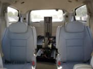 ✅ 2010 Chrysler Town & Country LX • VIN: 2A4RR2D1XAR415338 • Lot: 50994885. Wystawiony na Copart z przebiegiem 56 849 mil. Bezpłatny archiwum sprzedaży aukcyjnych z USA i szczegółowy raport historii pojazdu na DreamBid. Zdjęcie 10.