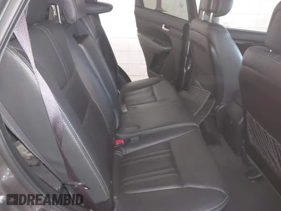 ✅ 2013 Kia Sorento SX • VIN: 5XYKWDA25DG400456 • Lot: 42582328. Wystawiony na IAAI z przebiegiem 121 356 mil. Bezpłatny archiwum sprzedaży aukcyjnych z USA i szczegółowy raport historii pojazdu na DreamBid. Zdjęcie 8.