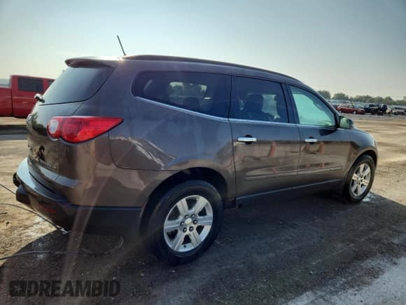✅ 2009 Chevrolet Traverse 1LT • VIN: 1GNEV23D79S135826 • Lot: 71452445. Wystawiony na Copart z przebiegiem 217 799 mil. Bezpłatny archiwum sprzedaży aukcyjnych z USA i szczegółowy raport historii pojazdu na DreamBid. Zdjęcie 3.
