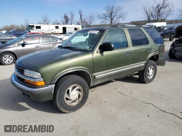 ✅ 2001 Chevrolet Blazer LT • VIN: 1GNDT13W01K239026 • Lot: 49073315. Wystawiony na Copart z przebiegiem 296 019 mil. Bezpłatny archiwum sprzedaży aukcyjnych z USA i szczegółowy raport historii pojazdu na DreamBid. Zdjęcie 1.