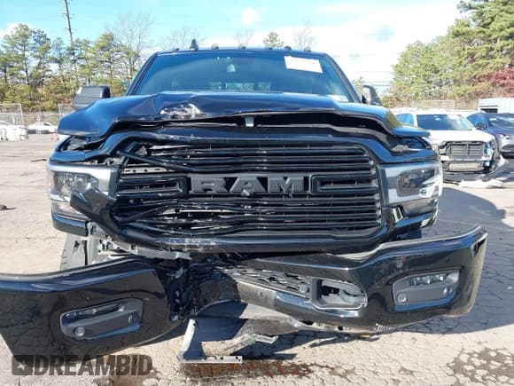✅ 2019 Ram 2500 Laramie • VIN: 3C6UR5NL3KG600668 • Lot: 43692450. Listed on IAAI with 33,211 mi. Free auction sales archive from the USA and detailed vehicle history report at DreamBid. Image 13.