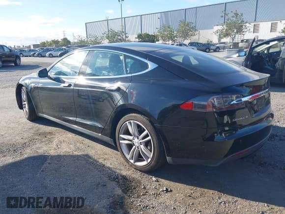 ✅ 2015 Tesla Model S 85D • VIN: 5YJSA1E29FF111842 • Lot: 43325163. Wystawiony na IAAI z przebiegiem 116 860 mil. Bezpłatny archiwum sprzedaży aukcyjnych z USA i szczegółowy raport historii pojazdu na DreamBid. Zdjęcie 3.