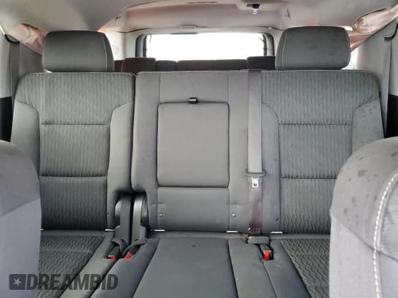 ✅ 2016 Chevrolet Suburban LS • VIN: 1GNSCGEC0GR180640 • Lot: 64640164. Wystawiony na Copart z przebiegiem 175 445 mil. Bezpłatny archiwum sprzedaży aukcyjnych z USA i szczegółowy raport historii pojazdu na DreamBid. Zdjęcie 10.