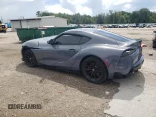 ✅ 2023 Toyota Supra 3.0 • VIN: WZ1DB0G02PW055771 • Лот: 61064854. Опубликован ранее на Copart с пробегом 19 406 миль. Бесплатный доступ к архиву аукционных продаж из США и подробный отчёт об истории автомобиля на DreamBid. Изображение 2.