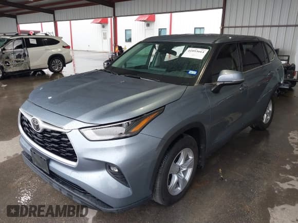 ✅ 2022 Toyota Highlander LE • VIN: 5TDZZRAH2NS135247 • Lot: 41893664. Listed on IAAI with 37,875 mi. Free auction sales archive from the USA and detailed vehicle history report at DreamBid. Image 18.