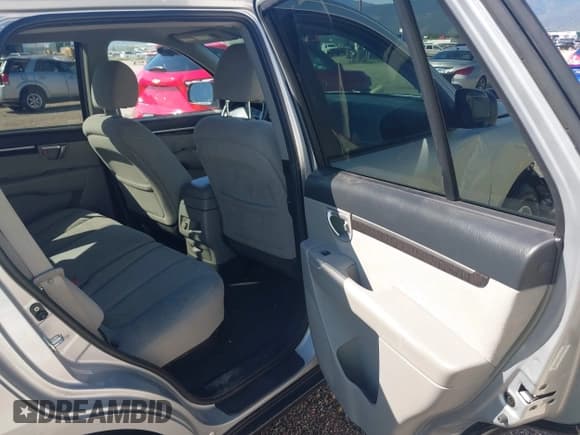 ✅ 2009 Hyundai Santa Fe GLS • VIN: 5NMSG73D49H288999 • Lot: 42655415. Listed on IAAI with 136,163 mi. Free auction sales archive from the USA and detailed vehicle history report at DreamBid. Image 8.