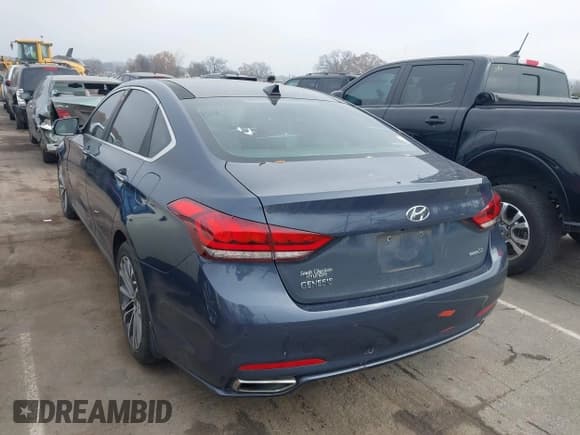 ✅ 2015 Hyundai Genesis 3.8L • VIN: KMHGN4JE8FU033245 • Лот: 43755627. Опубликован ранее на IAAI с пробегом 145 333 миль. Бесплатный доступ к архиву аукционных продаж из США и подробный отчёт об истории автомобиля на DreamBid. Изображение 3.