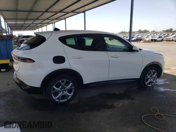 2024 Dodge Hornet R/T z VIN ZACPDFCW3R3A28539, wystawiony jako Copart lot #59208145 z przebiegiem 29 324 mil mil oraz Nie do naprawy • Non repairable. Historia ofert i sprzedaży dostępna na DreamBid. Obrazek 3.