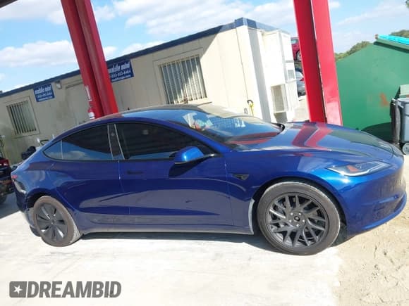 ✅ 2024 Tesla Model 3 Long Range • VIN: 5YJ3E1EB4RF830476 • Lot: 43737248. Wystawiony na IAAI z przebiegiem 10 482 mil. Bezpłatny archiwum sprzedaży aukcyjnych z USA i szczegółowy raport historii pojazdu na DreamBid. Zdjęcie 13.