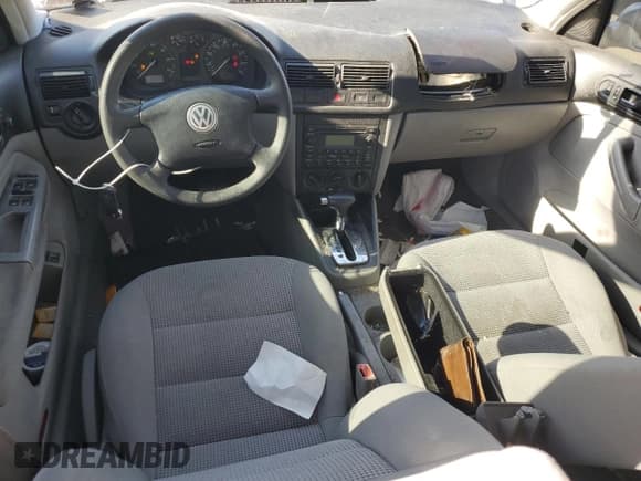 ✅ 2004 Volkswagen Golf GLS • VIN: 9BWGL61J344032445 • Lot: 92429605. Wystawiony na Copart z przebiegiem 91 688 mil. Bezpłatny archiwum sprzedaży aukcyjnych z USA i szczegółowy raport historii pojazdu na DreamBid. Zdjęcie 8.