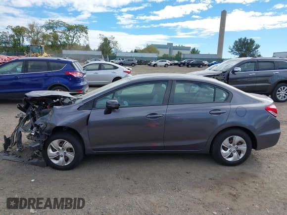 ✅ 2015 Honda Civic LX • VIN: 19XFB2F59FE295344 • Lot: 43479479. Wystawiony na IAAI z przebiegiem Nie podano. Bezpłatny archiwum sprzedaży aukcyjnych z USA i szczegółowy raport historii pojazdu na DreamBid. Zdjęcie 13.