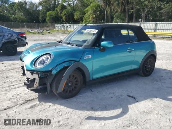 ✅ 2021 MINI Convertible Cooper S • VIN: WMWWJ5C0XM3M13934 • Лот: 86785445. Опубликован ранее на Copart с пробегом 24 063 миль. Бесплатный доступ к архиву аукционных продаж из США и подробный отчёт об истории автомобиля на DreamBid. Изображение 1.