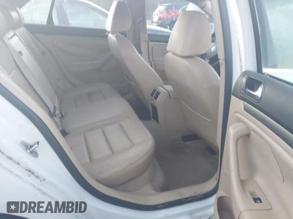 ✅ 2009 Volkswagen Jetta TDI • VIN: 3VWRL71K19M019803 • Лот: 43804606. Опубликован ранее на IAAI с пробегом 211 527 миль. Бесплатный доступ к архиву аукционных продаж из США и подробный отчёт об истории автомобиля на DreamBid. Изображение 8.